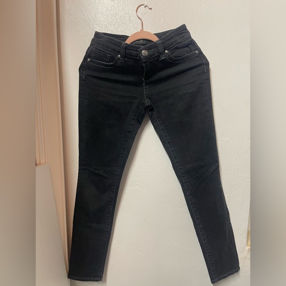 Seven7 Black Skinny Jeans Size 27 | Embroidered Rhinestone Back Pockets - Picture 1 of 4